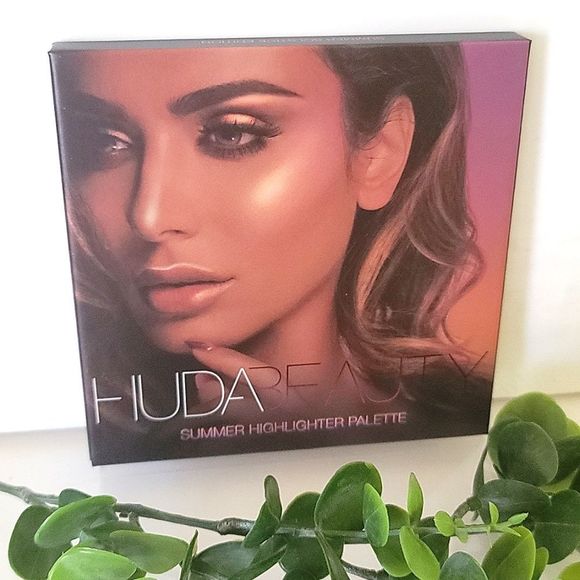 HUDA BEAUTY Other - Huda Beauty Summer Solstice Highlighter Palette